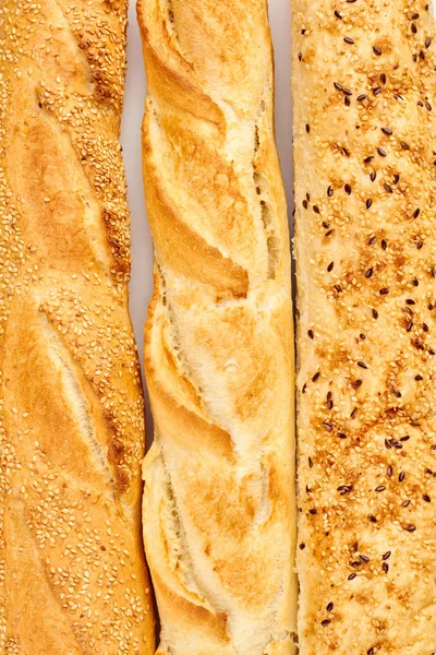 Baguette con semi di sesamo e lino . — Foto Stock