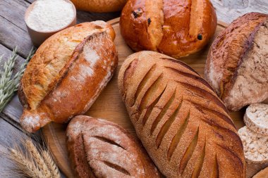 Lezzetli çıtır ekmek çeşitleri.