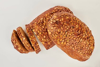 Balkabağı tohumlu tam teşekküllü ekmek..