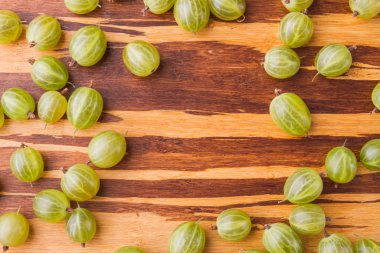 Boş yeri olan bir sürü kiraz eriği.