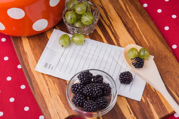 Rustic fruit breakfast. — Stock Photo, Image