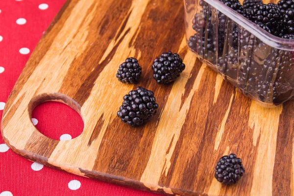 Blackberries prepared for cooking, close-up. — Stock Photo, Image