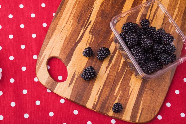 Heap of blackberries in a plasticware prepared for cooking. — Stock Photo, Image