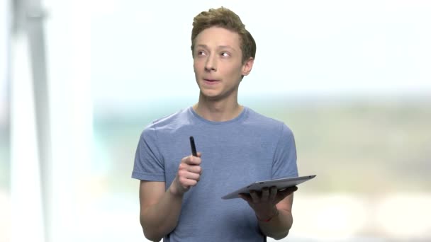 Young caucasian man working on digital tablet. — Stockvideo