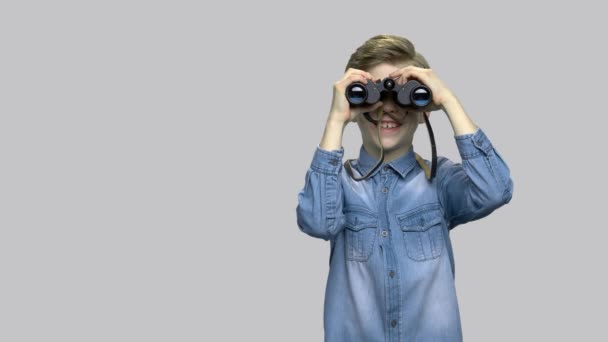 Happy excited boy looking through binoculars. — Stock Video