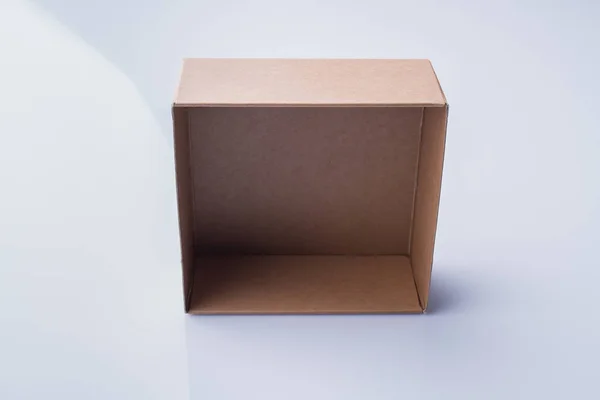 Boş küçük karton kutu. — Stok fotoğraf