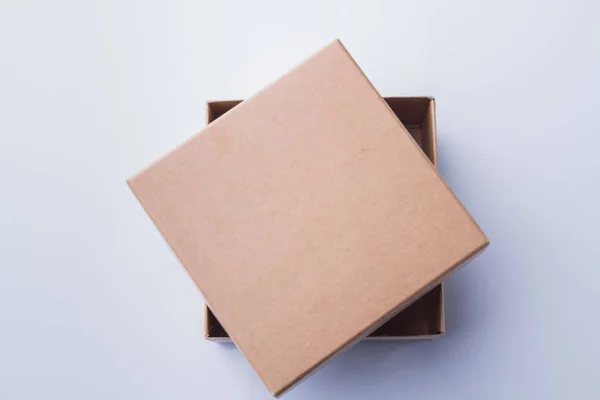 Pièces de boîte en carton, l'une sur l'autre . — Photo
