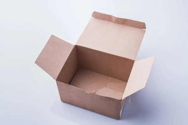 Open lege kartonnen doos, bovenaanzicht. — Stockfoto