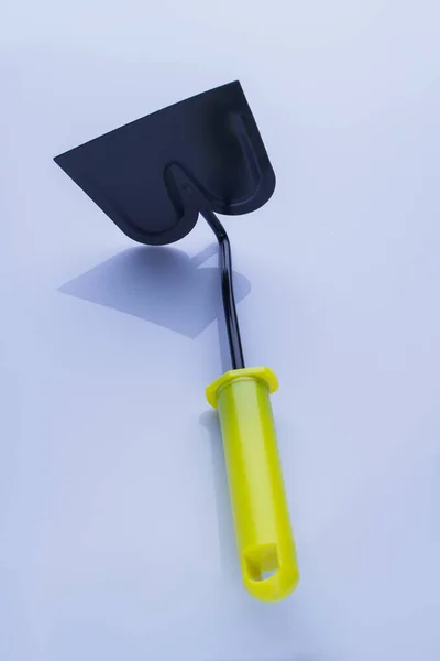 Short garden hoe with yellow handle. — Stock Photo, Image