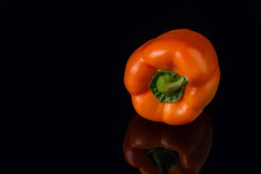 Orange capsicum annuum.