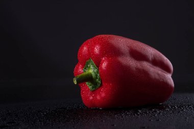 Odakta ıslak biber..