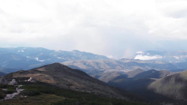 Paisaje de verano en las montañas Cárpatas. — Vídeos de Stock