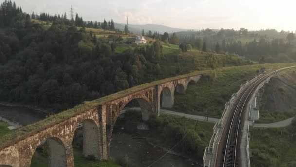 Beautiful landscape with old railroad bridge and countryside. — Stock Video