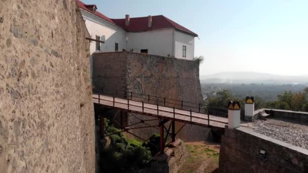 Palanok 城堡在穆卡切沃. — 图库视频影像