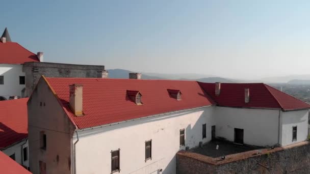 Widok z lotu ptaka na średniowieczny zamek Palanok. — Wideo stockowe