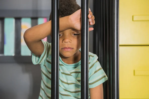 Kid prisoner try to escape from jail. — Stock Photo, Image