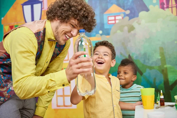 Festa di compleanno dei bambini . — Foto Stock