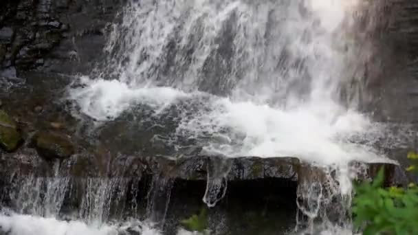 Mountain river stream with foam. — стокове відео