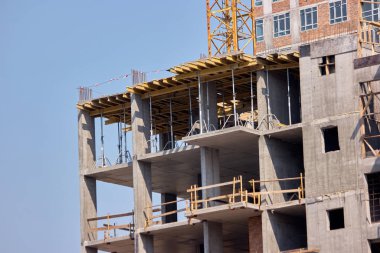 Yüksek binalar yapım aşamasında.