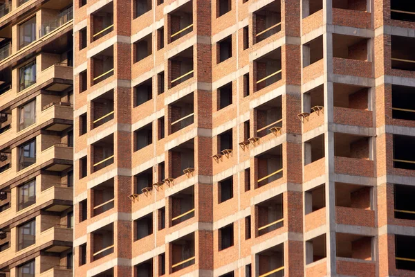 建築中の茶色の高層住宅. — ストック写真