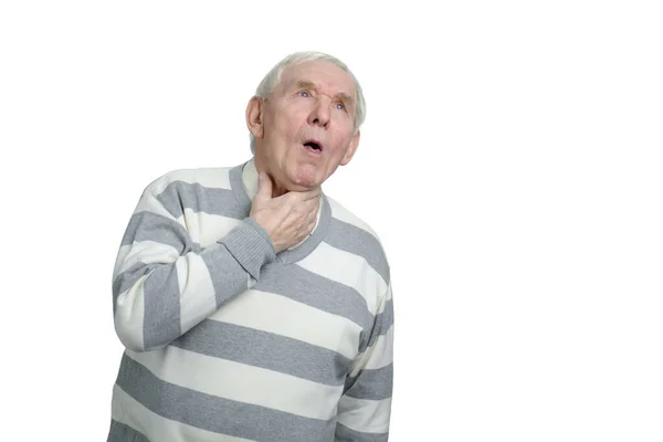 Hombre caucásico mayor teniendo dolor de garganta . — Foto de Stock