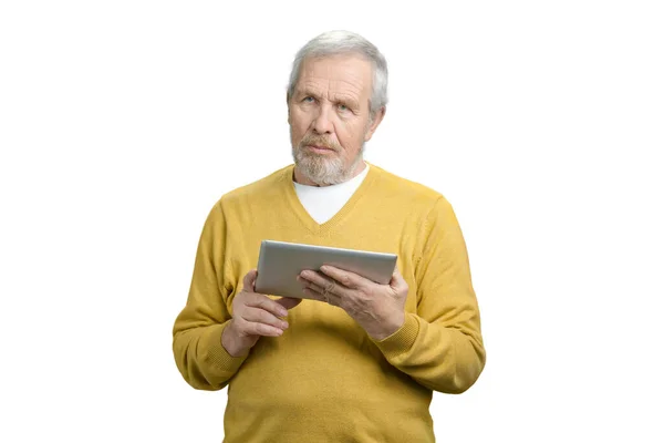 Old serious grandpa with tablet. — Stock Photo, Image