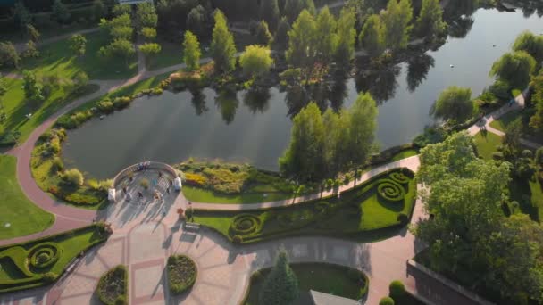 Vista aérea en un parque de jardín . — Vídeos de Stock