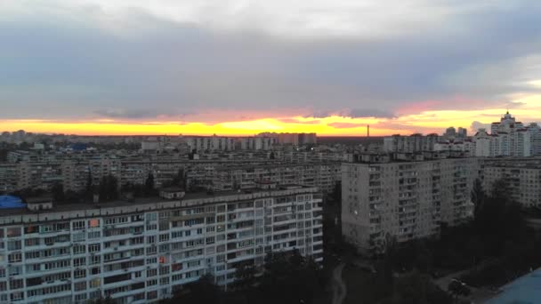 Vista aérea de edificios de torres residenciales en Europa del Este . — Vídeos de Stock