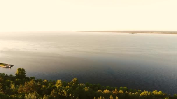 Enorme paisaje tranquilo lago . — Vídeos de Stock