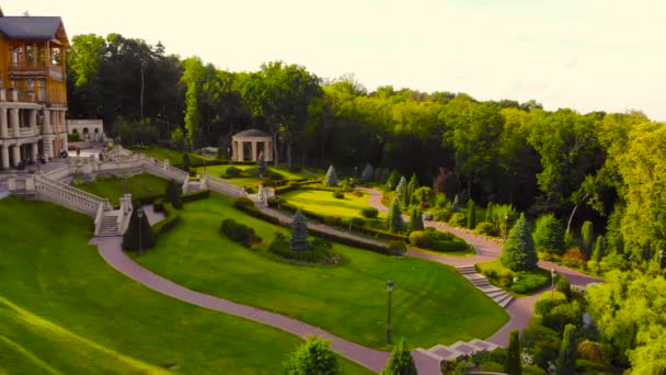 Landscape of well-groomed garden park in the summer. — Stock Video