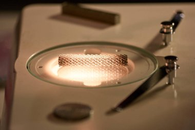 Gözlem malzemesi bilimsel makine lambasını kapat.