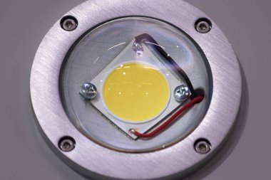 Kapat büyük, güçlü ışığı..