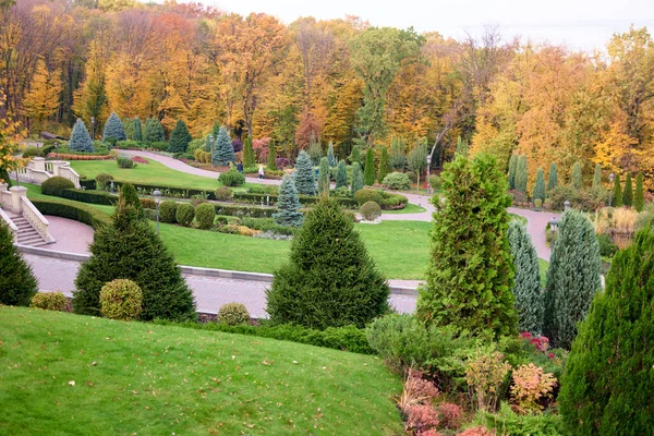 Paisagem do parque da cidade outonal . — Fotografia de Stock