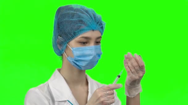 Young woman doctor filling a syringe with vaccine. — Stock video