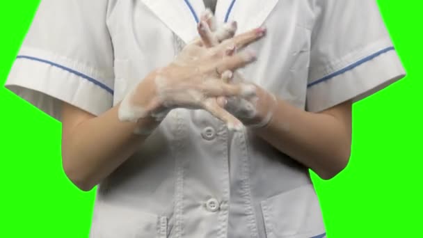 Young female surgeon washing her hands. — Stockvideo