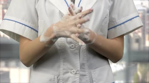 Close up female surgeon doctor handwashing with soap. — Stock Video