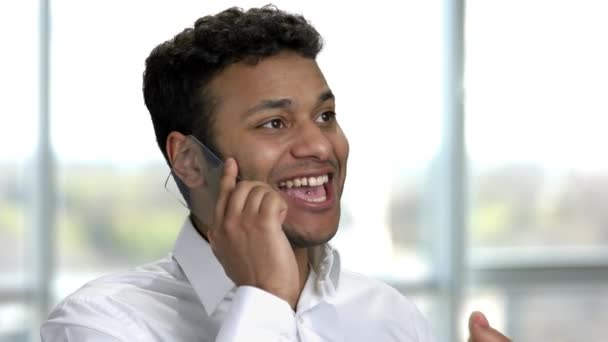 Portrait exremely happy young indian man talking on copyspace phone. — Stock Video