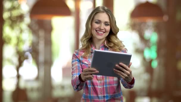 Happy cheerful girl watching at the tablet pc and talking. — Stock Video