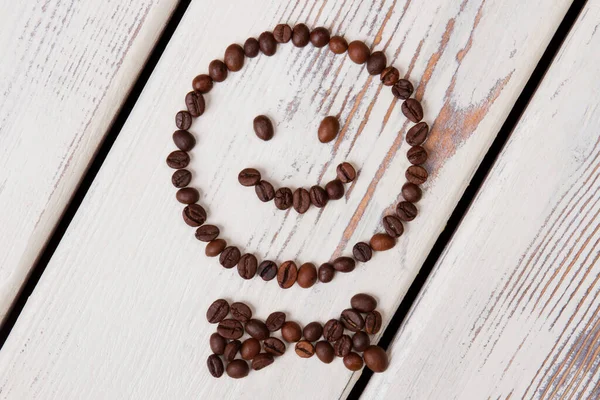 Smiley rosto com laço gravata feita de grãos de café . — Fotografia de Stock