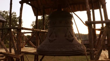 Yakın çekim ağır çan.