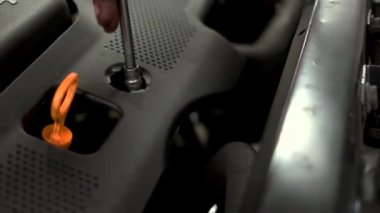 Vidaları söken motoru kapat..