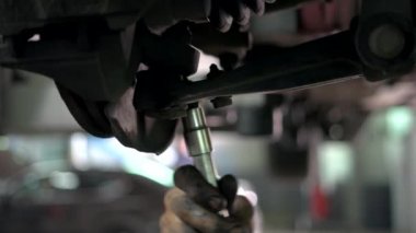 Vidaları sökmeyi unutma..