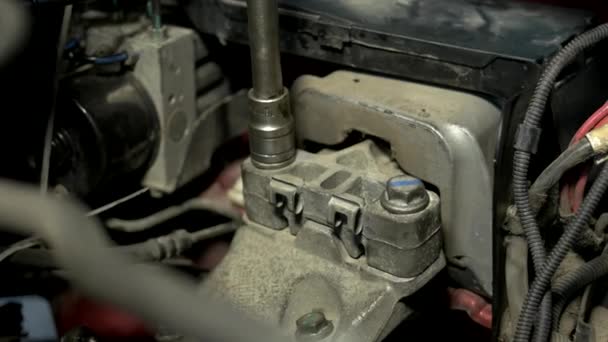 Close up screwing tightly car engine bolts. — Stock Video