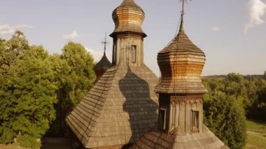 Eski ortodoks kilisesinin çatısını kapatın..