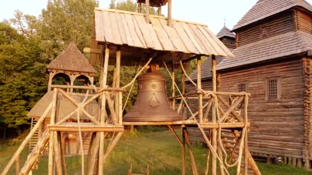 Vintage nagy templom harang vagy campane. — Stock videók