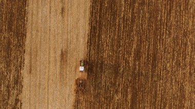 Hava görüntüsü çekici tarla alanı.