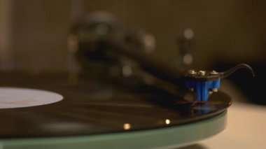 Dönen plak plağını kapat.