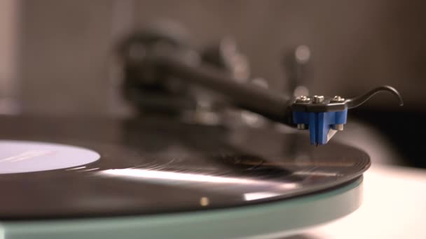 Vintage vinyl LP record player close up. — Stock Video