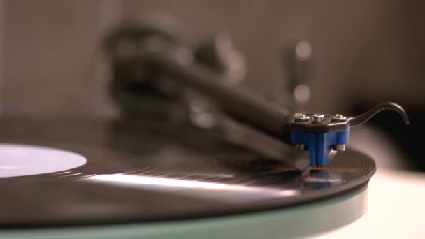 Vinyl εγγραφή σε πικάπ πικάπ. — Αρχείο Βίντεο