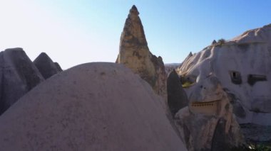 Türkiye 'nin Kapadokya kentindeki volkanik kaya oluşumları.
